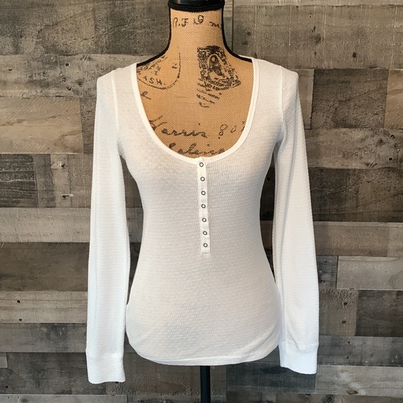 Universal Thread Henley - Picture 8 of 8